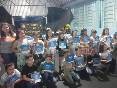 Noite de AutÃ³grafos reuniu centenas de pessoas em Rio Bonito do IguaÃ§u